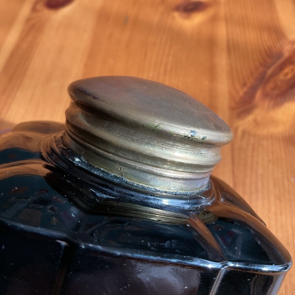 ANTIQUE EMERALD GREEN GLASS INKWELL BRASS CAP VERY SCARCE TO FIND! - Picture 13 of 15